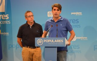 El Alcalde de Torrejoncillo junto al Portavoz del PP de la provincia de Cáceres
