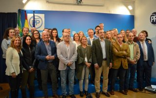 Elena Nevado junto a su nuevo equipo de la Junta Local
