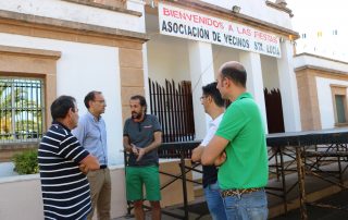 Rafa Mateos y varios concejales del PP junto a miembros de la AAVV de Santa Lucía