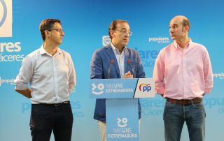 Rafa Mateos junto a Víctor Bazo y a José A. Sánchez