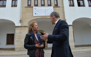 La Alcaldesa de Cáceres, Elena Nevado, junto al Portavoz del PP en la Diputación de Cáceres, Alfredo Aguilera