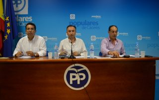 Laureano León junto a Fernando Manzano y Diego Sánchez en el CEP