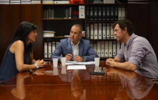 Diputados del PP de la Diputación de Cáceres junto a la Presidenta de ATA Extremadura