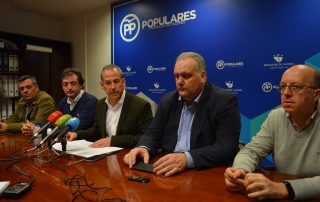 Alfredo Aguilera junto a Diputados del PP en rueda de prensa para hacer balance del 2018