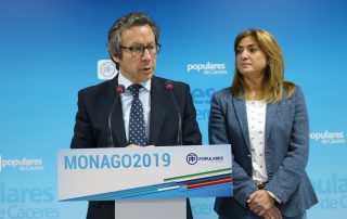 Carlos Floriano y Pilar Pérez en rueda de prensa