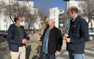 Rafa Mateos junto a J. Ángel Sánchez y el Presidente de la AV. LLopis