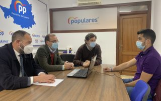 Miembros de la dirección del PP de la provincia de Cáceres junto al Alcalde de Palomero